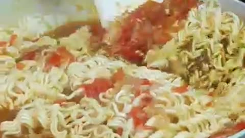 Burnt Garlic Chilli Maggi Spicy Street Style Maggi 🍜🌶 #shorts