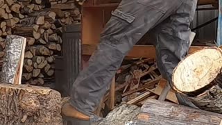 Axe Master_ Watch Him Split Logs Like a Pro (Canadian Style!) #livingoffgrid