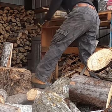 Axe Master_ Watch Him Split Logs Like a Pro (Canadian Style!) #livingoffgrid
