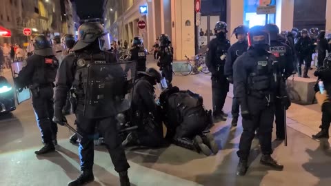 Chaos in Paris Streets as Anti-Israel Protesters Face off with Cops 