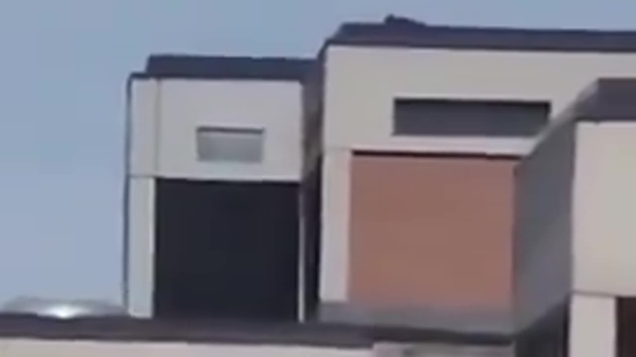 Eyewitnesses recorded someone on the roof (CHARLIE KIRK)