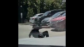 Policía recibe disparos al detener a sospechosos de robo de auto