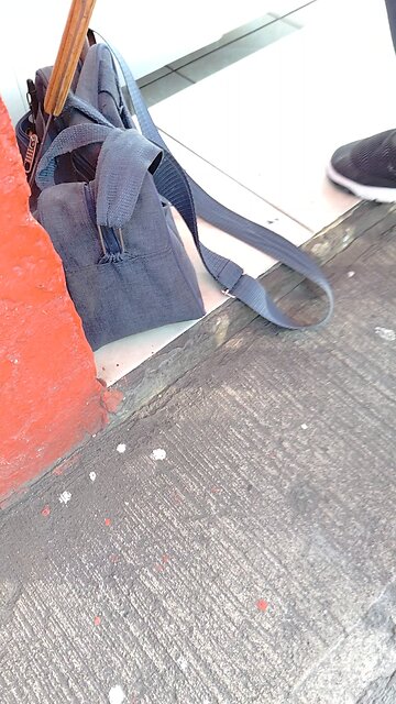 Afilando el machete, a la atiguita.