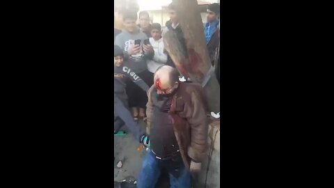 Syria : Horrific! Public lynching of former mayor of Dumar by HTS Terrorists.