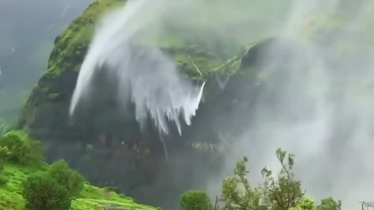 🙀 Have you ever seen a waterfall moving upstream?