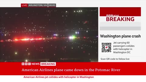 Passenger jet and US Army helicopter collide and crash in Washington DC😢😢😢