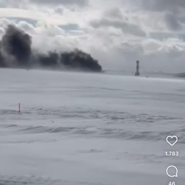 Video of the Delta CRJ-900 plane crash in Toronto, Canada