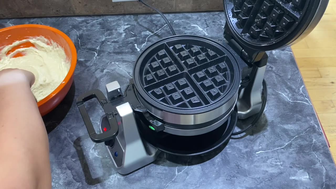 2-Layer Waffle Maker, 1400W Round Waffle Iron, Non-Stick Waffle Baker Machine