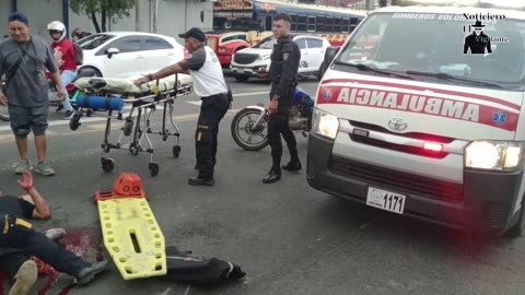 Impactante: camión arrolla a motorista y le causa amputación