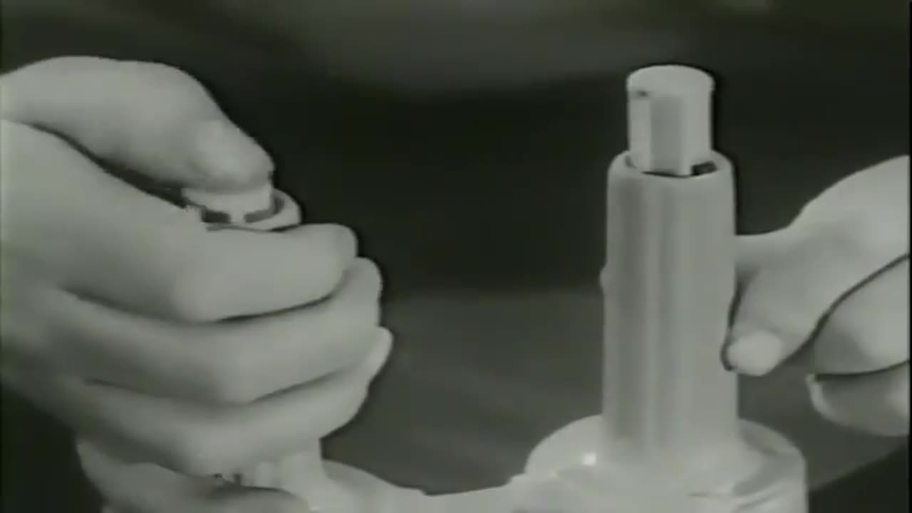 Rock 'Em Sock 'Em Robots by Marx - 1960's Toy Commercial