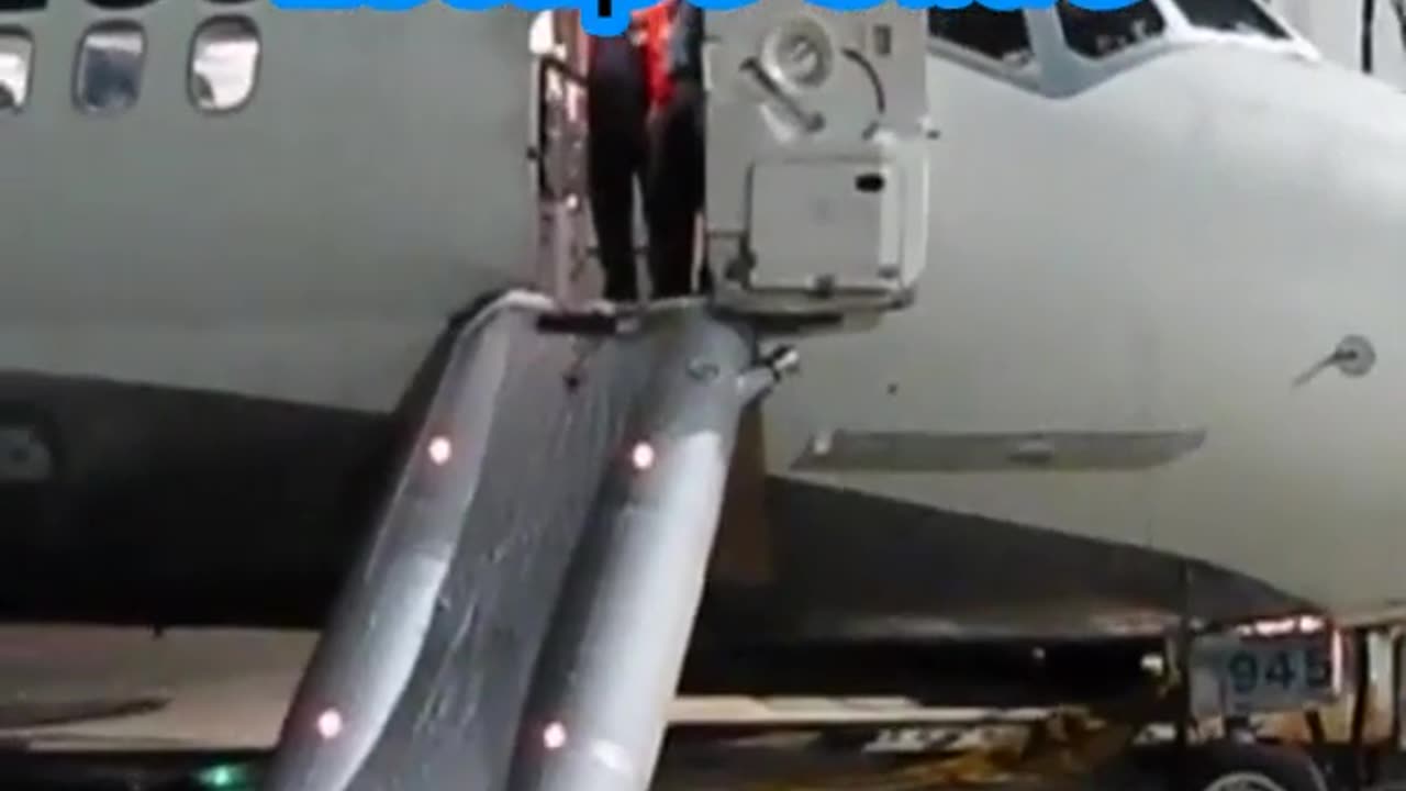 Funny Expensive #B737 Escape Slide Shooting #Aviation #AeroArduino
