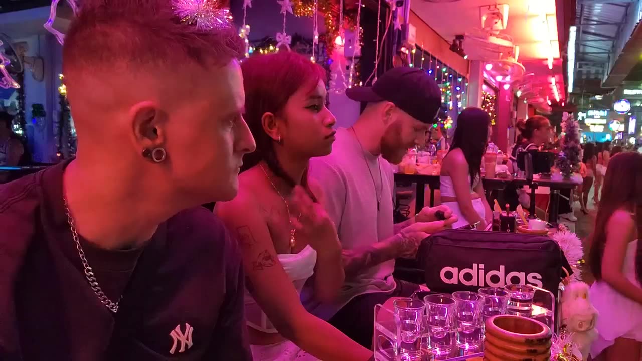ALCOHOLIC E-BEGGING RACIST PATTAYA BELLENDS