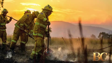 One person dead and 300 buildings destroyed in Australia bushfires