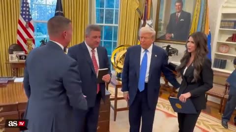 Service Director Sean Curran is presided over by President Trump. || Ronaldo Trumpo Jr.