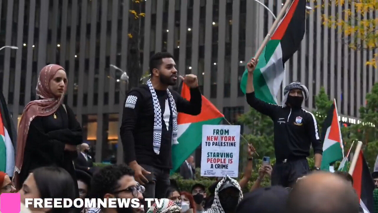 Islamists In NYC Waving Hamas Flags Declare That They Will Presumably Carry Out Attacks In The U.S.
