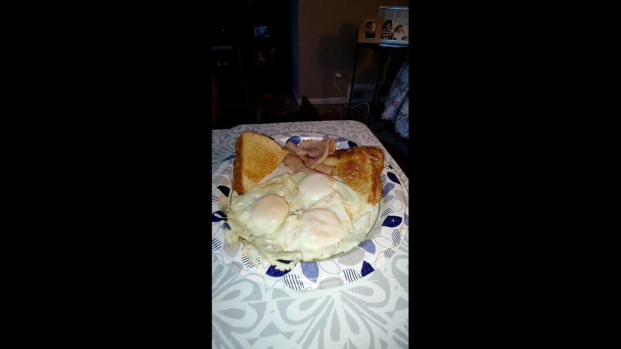 Eating Eggland's Best Eggs, Dbn, MI, 10/10/25