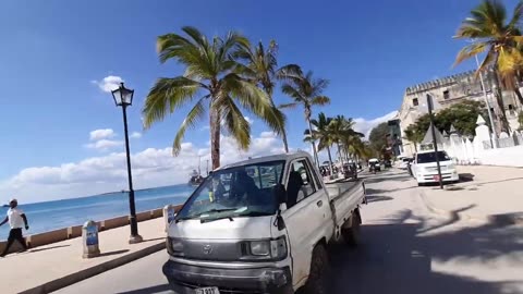 DAY 5, EXPLORING DA STREETS OF STONE TOWN, ABANDONED OLD HISTORICAL BUILDINGS WITH SUPPORTING BEAMS