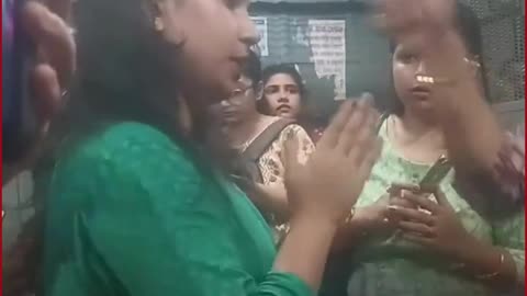 Chaos on Train! Woman Sprays Pepper Spray Inside Compartment After Not Getting a Seat