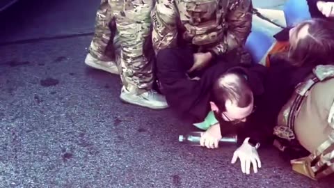 🚨ICE agents in Lakeview, Chicago, properly handled anti-ICE protesters interfering