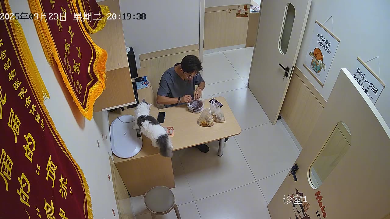 🤣🍽️ Wait For The Ending! A Man's Food Enjoyment Goes Hilariously Wrong | FunFM