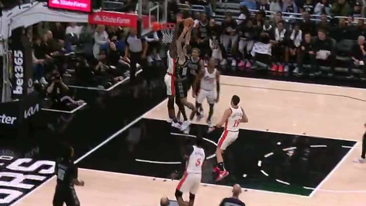 NBA - ISAIAH STEWART TAKES ONE AWAY 🚫 Rises up for the emphatic rejection at the rim!