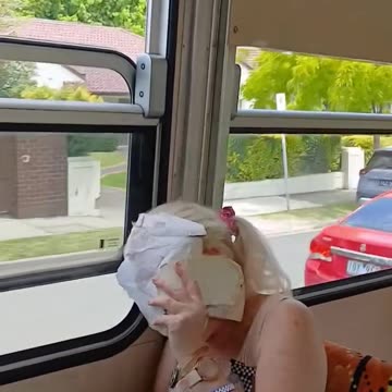 🤬 Rabbi is targeting and harassing a white woman for having Palestinian Flag colors on her bag | I would have replied, that’s what you want me to say to go along with the brainwashing but I know that it NEVER occurred in the first place. 👇🏻