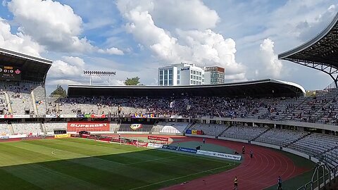 Universitatea Cluj (Sepcile Rosii canta Imnul National al Romaniei)
