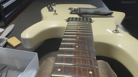 Fret polishing