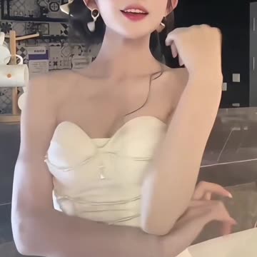 Doll-like Looks | J-Pop Vibe Pearl Cropped Tee Fiery Detailed View - Daily Beauty EP 343