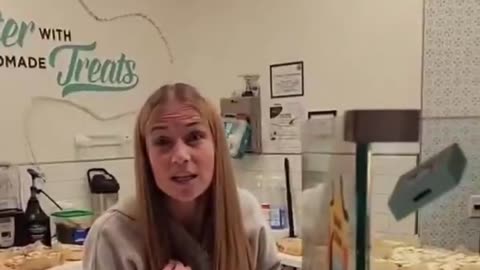 Somalis Allegedly Harass and Record Cinnabon Employee Then She Snaps and Calls Them N*ggers