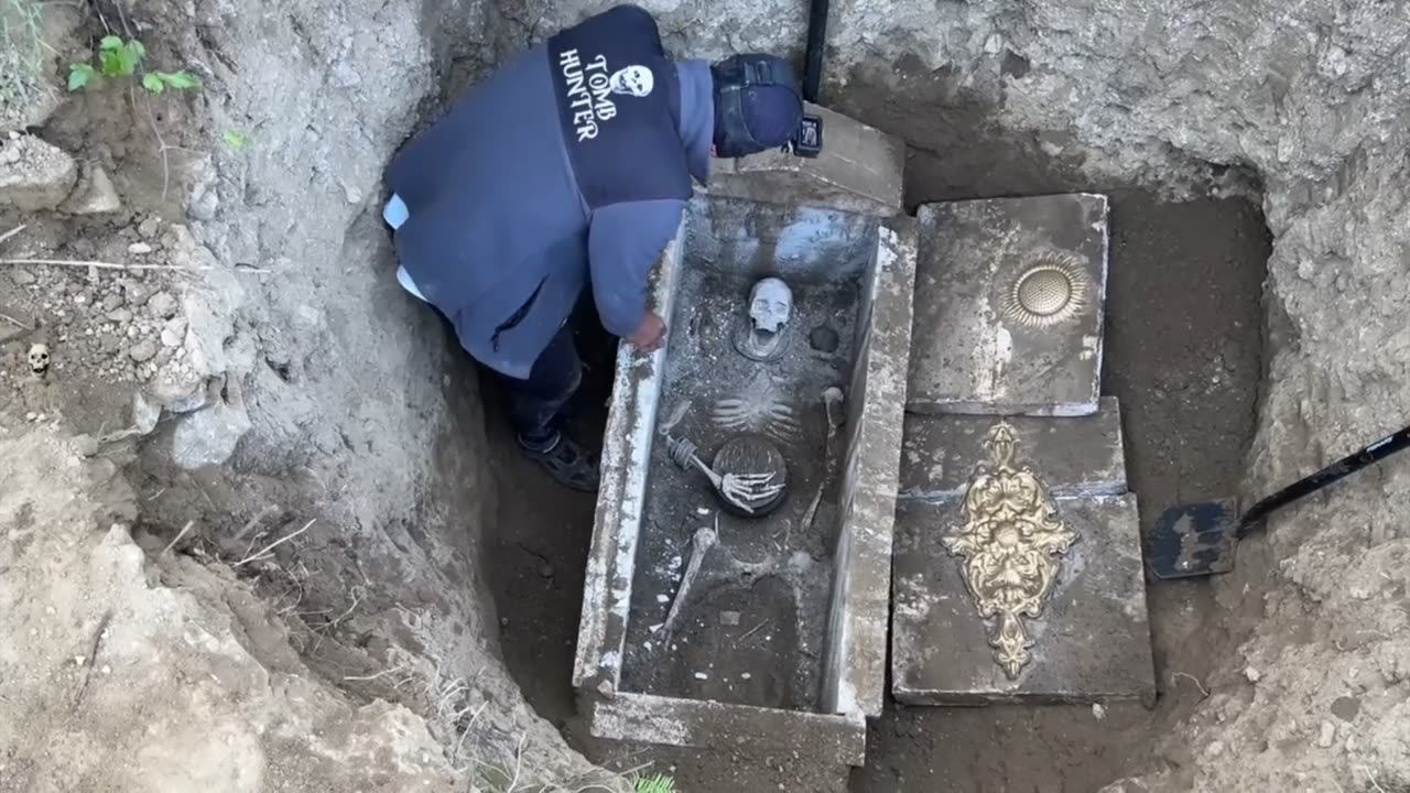 finds and coin human bone from underground 😳😳😳