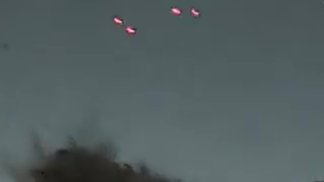 🚨 Autre angle d'observation des OVNI aperçus ce soir à Denver, Colorado