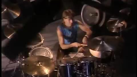 Viral: Tesla - Hang Tough