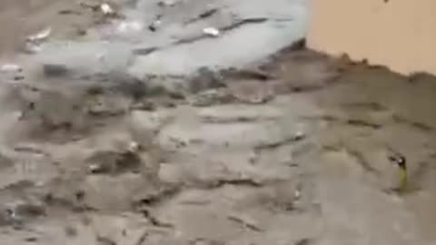 Personas atrapadas en Cañada del sector 30 de Mayo