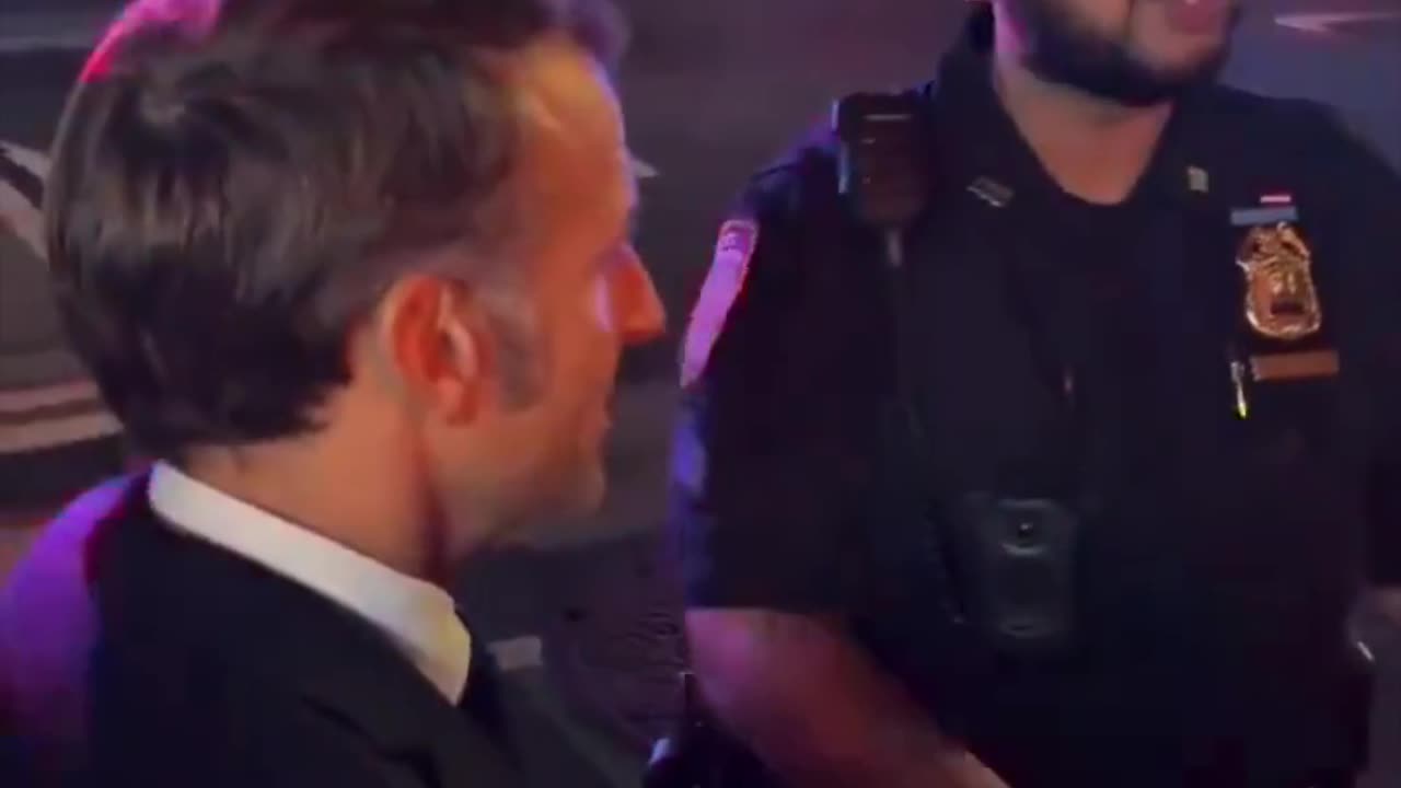 😮🚓 NY Police Stop Emmanuel Macron’s Car to Clear the Way! | FeedMyCuriosity