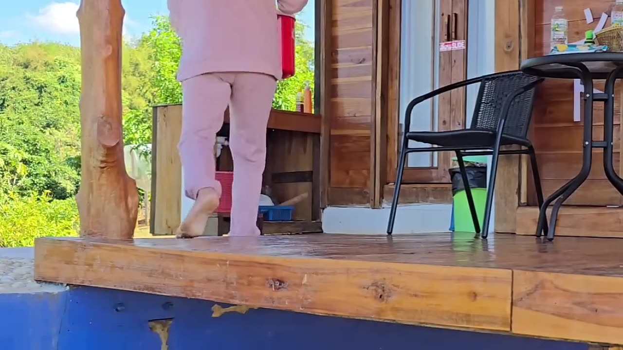 Almost Wet, Huh?💦☂️🤣🤣🤣