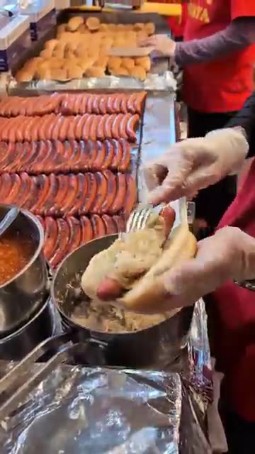 New York’s Most ICONIC Hot Dogs! Gray’s Papaya on the UWS 🍽️🌭
