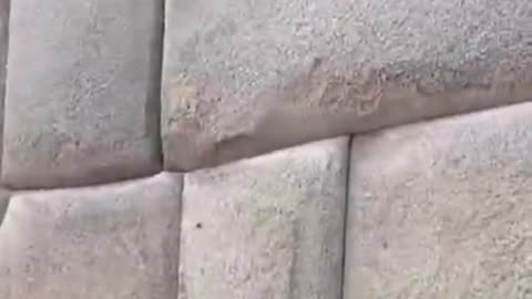 CARROZZE, CAVALLI, ASINELLI E SCHIAVI NON POTEVANO TRASPORTARE QUESTI BLOCCHI, TANTO MENO LAVORARLI