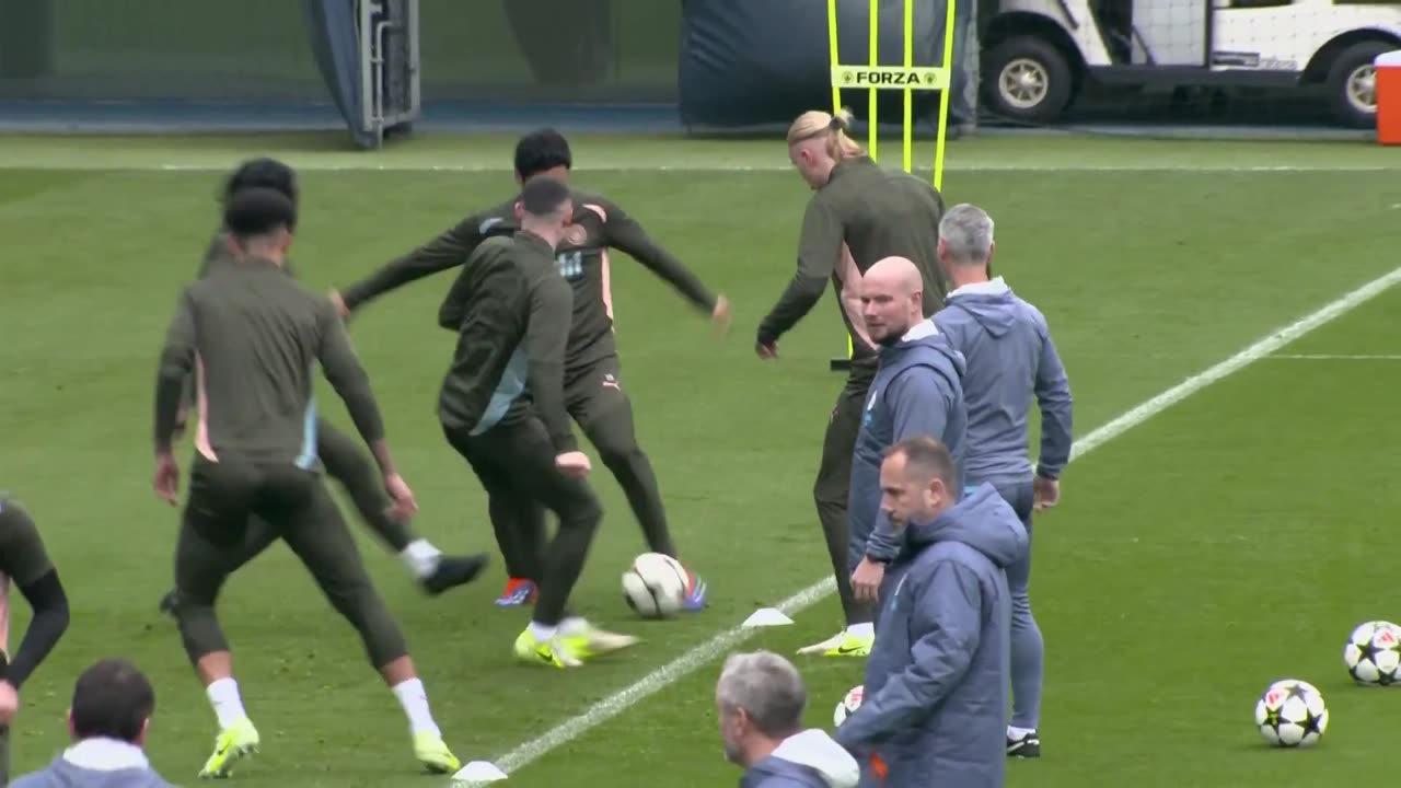 Manchester City training ahead of their Champions League match against PSG💪