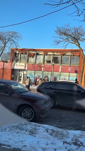 🇺🇸❗️ Federal officers shot a man after several agents wrestled the