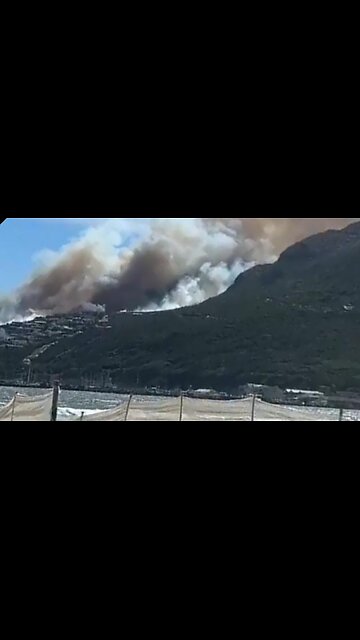 The General - BREAKING： A large wildfire has broken out in Cape Town, South Africa.