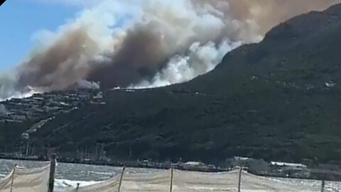 The General - BREAKING： A large wildfire has broken out in Cape Town, South Africa.