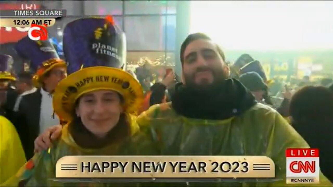 CNN - Times Square NY New Year Countdown 2023 (7 minutes before New Year)