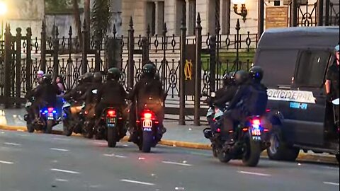 ARGENTINA. Brutal represión policial en protestas contra el presidente Javier Milei