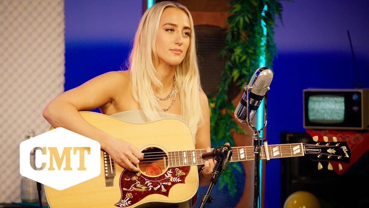 Ashley Cooke Performs “gettin’ old”