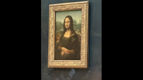 Mona Lisa smiles at the Louvre