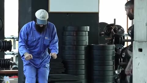 Money it’s not important! The passion 🎯💥 #anatoly #gym #prank