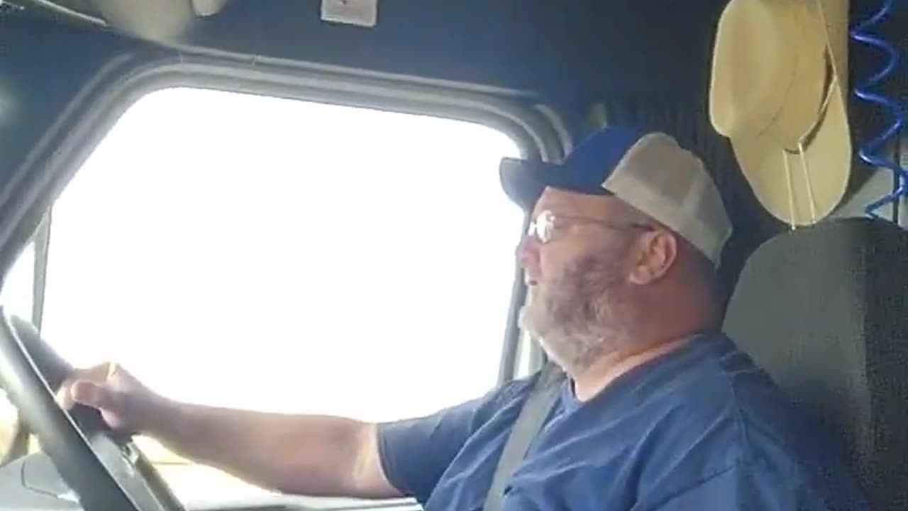 Disabled comments on shorts! Updatecomments fixed, I think. #truckdrivers #youtube #truckinglife