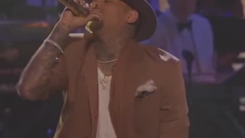 Chris Brown performing "Back To Sleep" with the FLU?! 🤯🐐