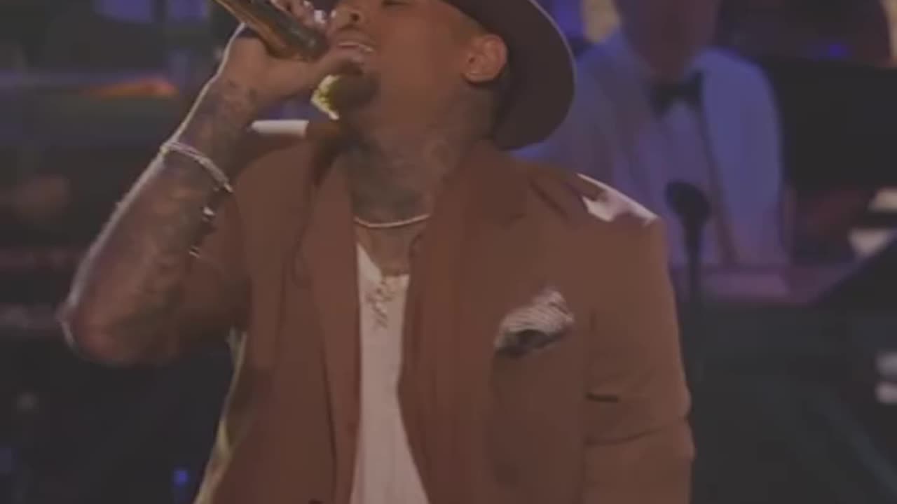 Chris Brown performing "Back To Sleep" with the FLU?! 🤯🐐